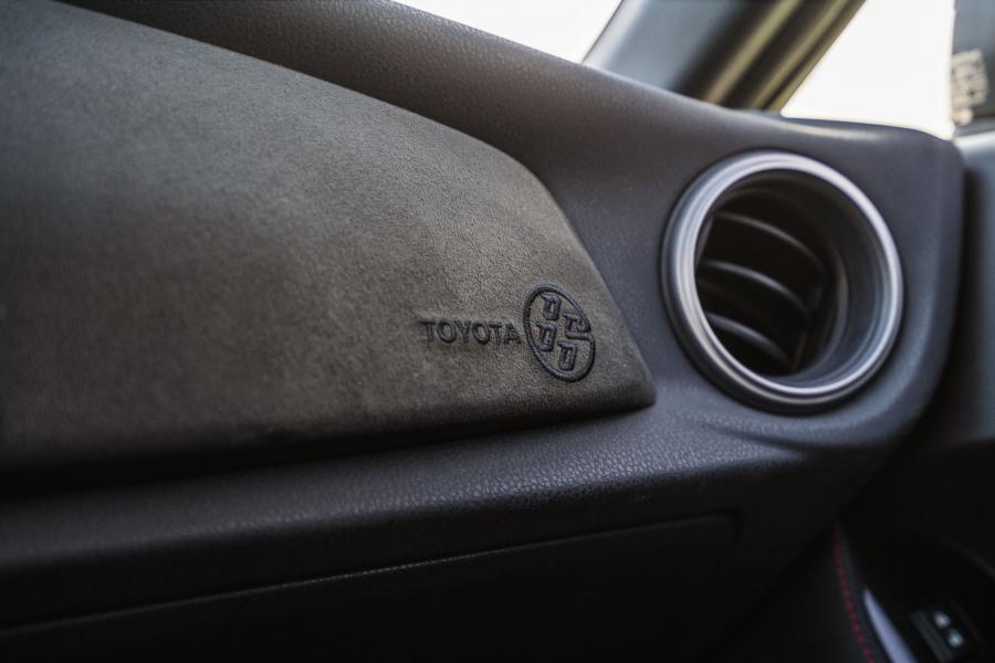 Детали интерьера Toyota GT 86 TRD 2019 года  (NA) (фото 13 из 24)